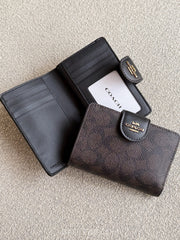 gambar-depan-Coach-Medium-Corner-Zip-Wallet-In-Signature-Canvas-Walnut-Black-balilene
