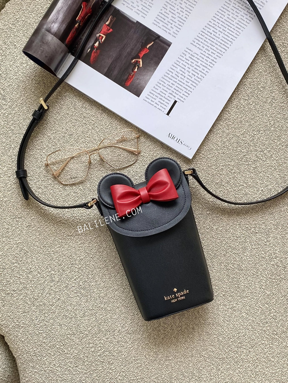 gambar-depan-Kate-Spade-Disney-X-Kate-Spade-New-York-3D-North-South-Crossbody-Bag-Black-Multi-balilene