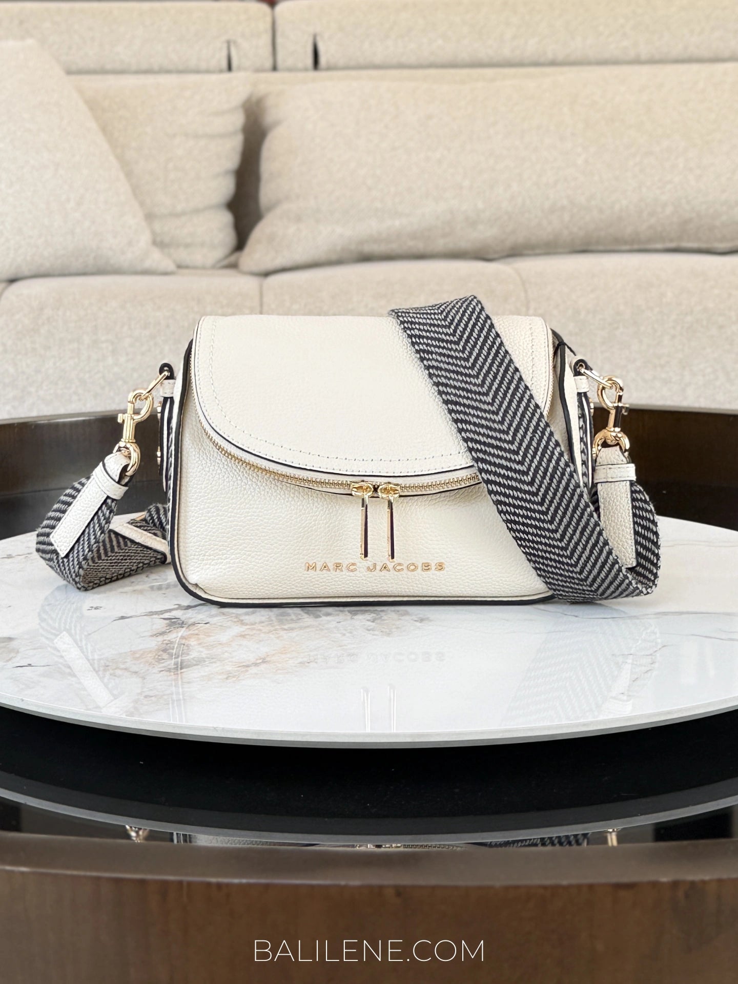 gambar-depan-Marc-Jacobs-The-Groove-Mini-Messenger-Bag-Marshmallow-balilene