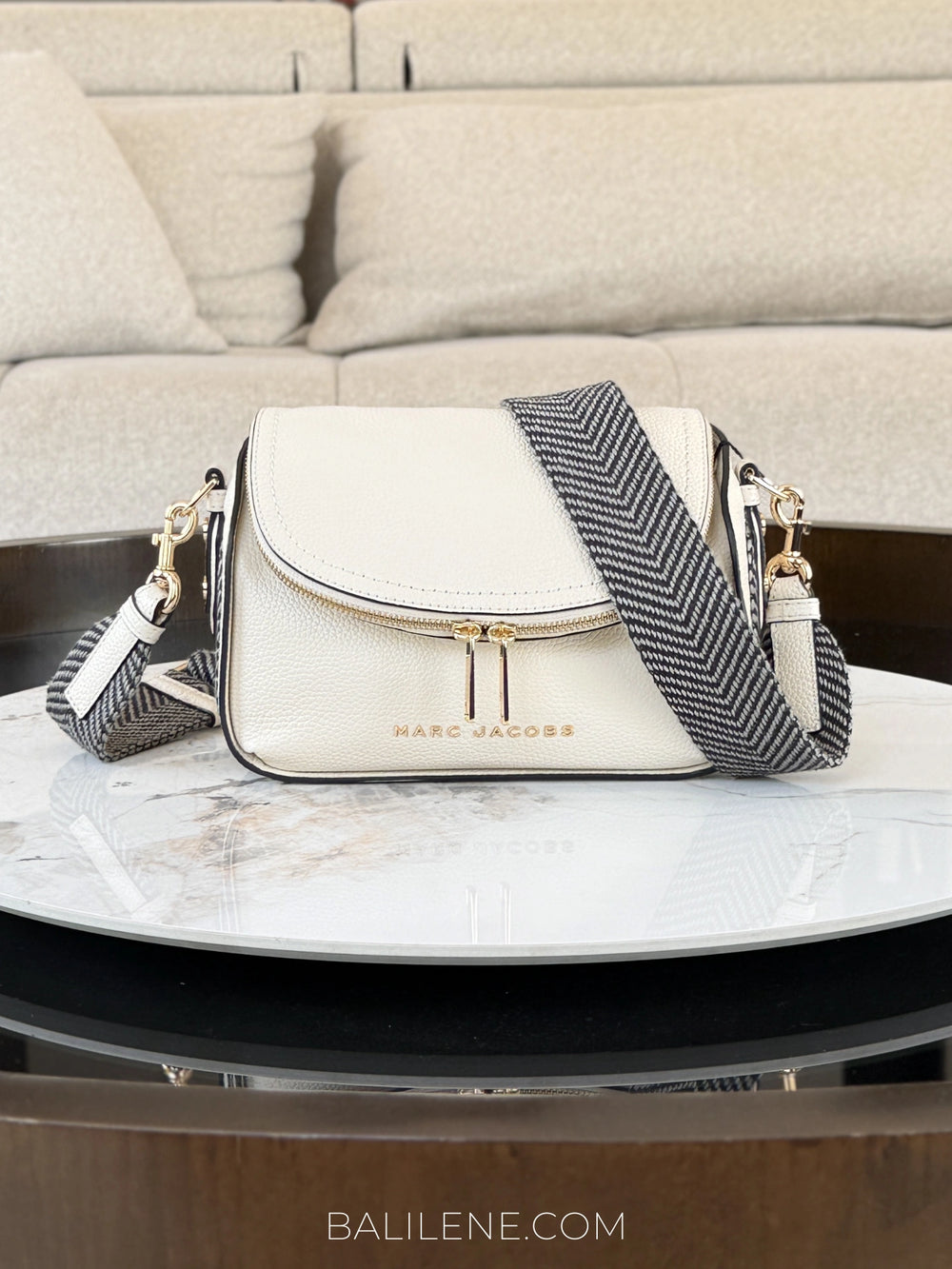 gambar-depan-Marc-Jacobs-The-Groove-Mini-Messenger-Bag-Marshmallow-balilene