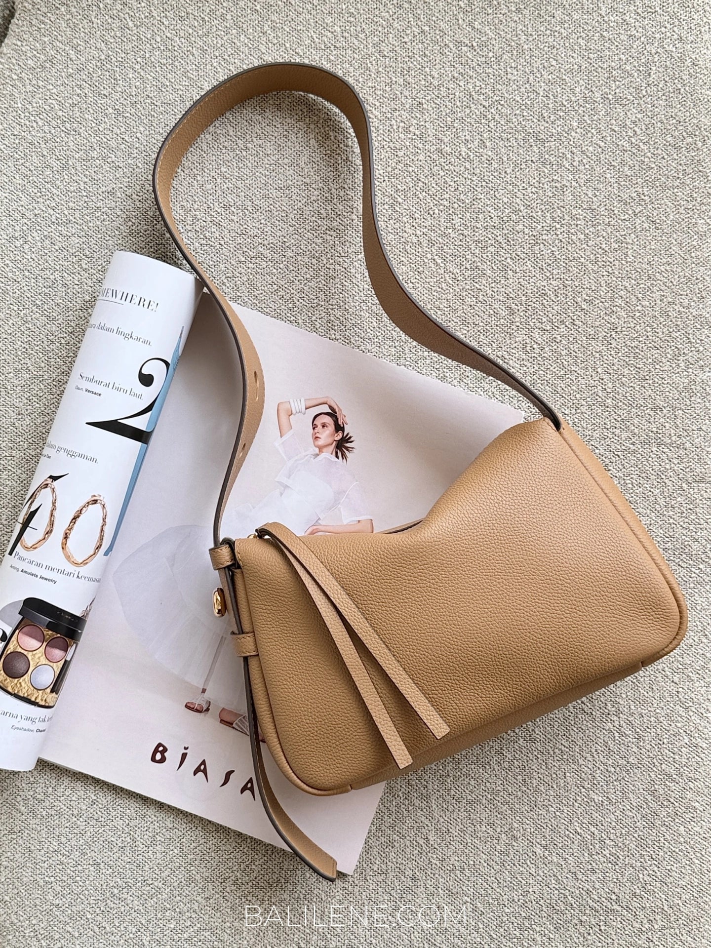 gambar-depan-Tory-Burch-Romy-Small-Shoulder-Bag-Tiramisu-balilene