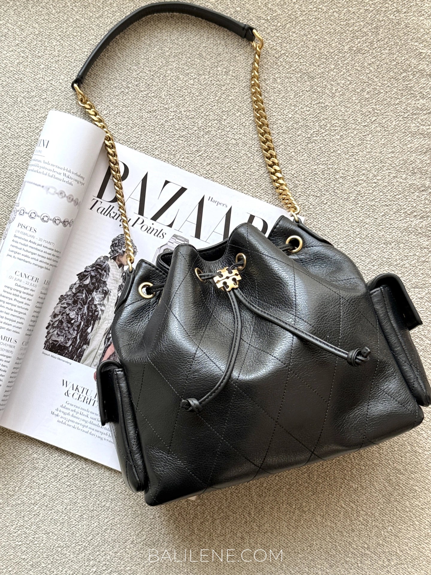 gambar-depan-Tory-Burch-Small-Charlie-Quilted-Drawstring-Shoulder-Bag-Black-balilene