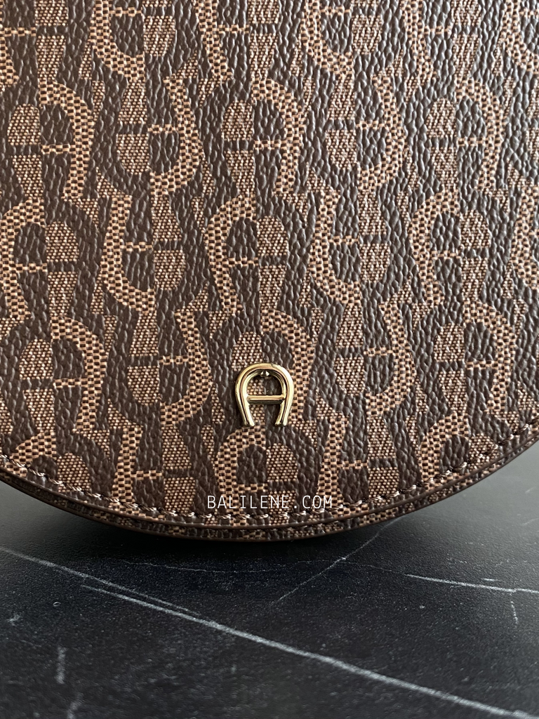 gambar-detail-Aigner-Joy-Icon-Logo-Shoulder-Bag-Fango-balilene
