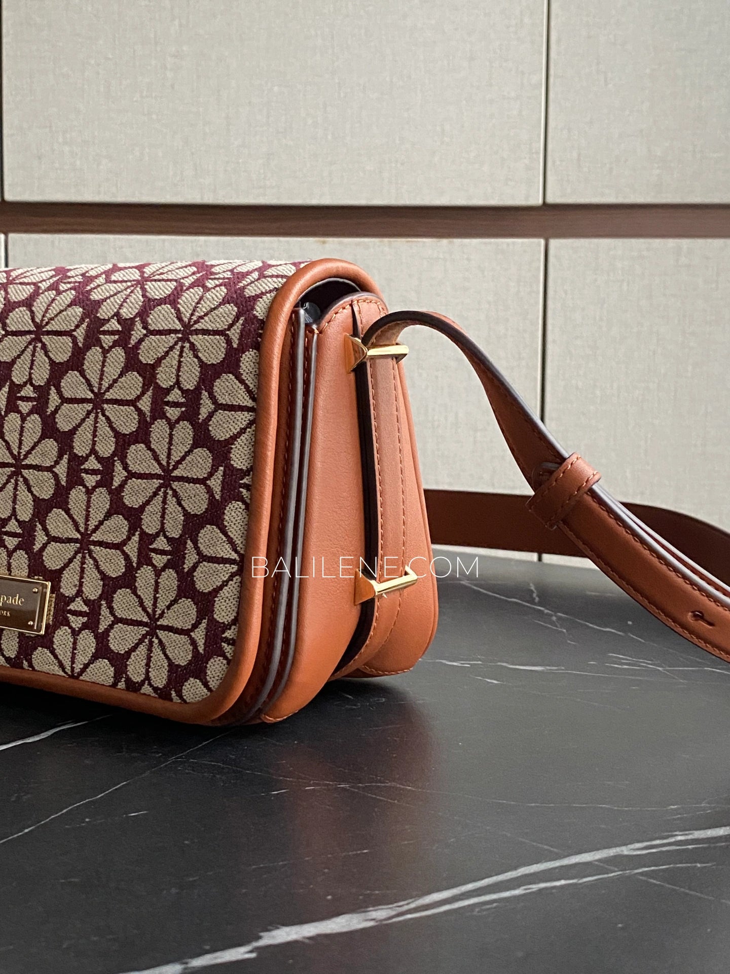 gambar-samping-Kate-Spade-Flower-Jacquard-Small-Flap-Crossbody-Burgundy-Multi-balilene