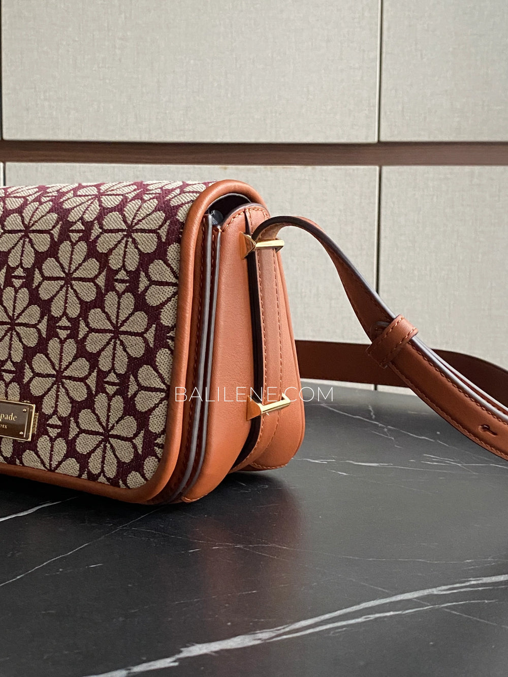 gambar-samping-Kate-Spade-Flower-Jacquard-Small-Flap-Crossbody-Burgundy-Multi-balilene