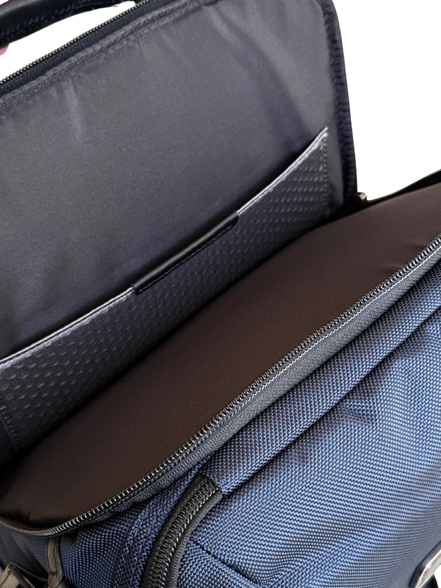 laptop-compartment-TM-Thornhill-Backpack-Navy