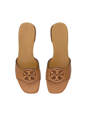 nampak-atas-Tory-Burch-Bombe-Miller-Slide-Calf-Leather-Caramel-Corn-Hornet