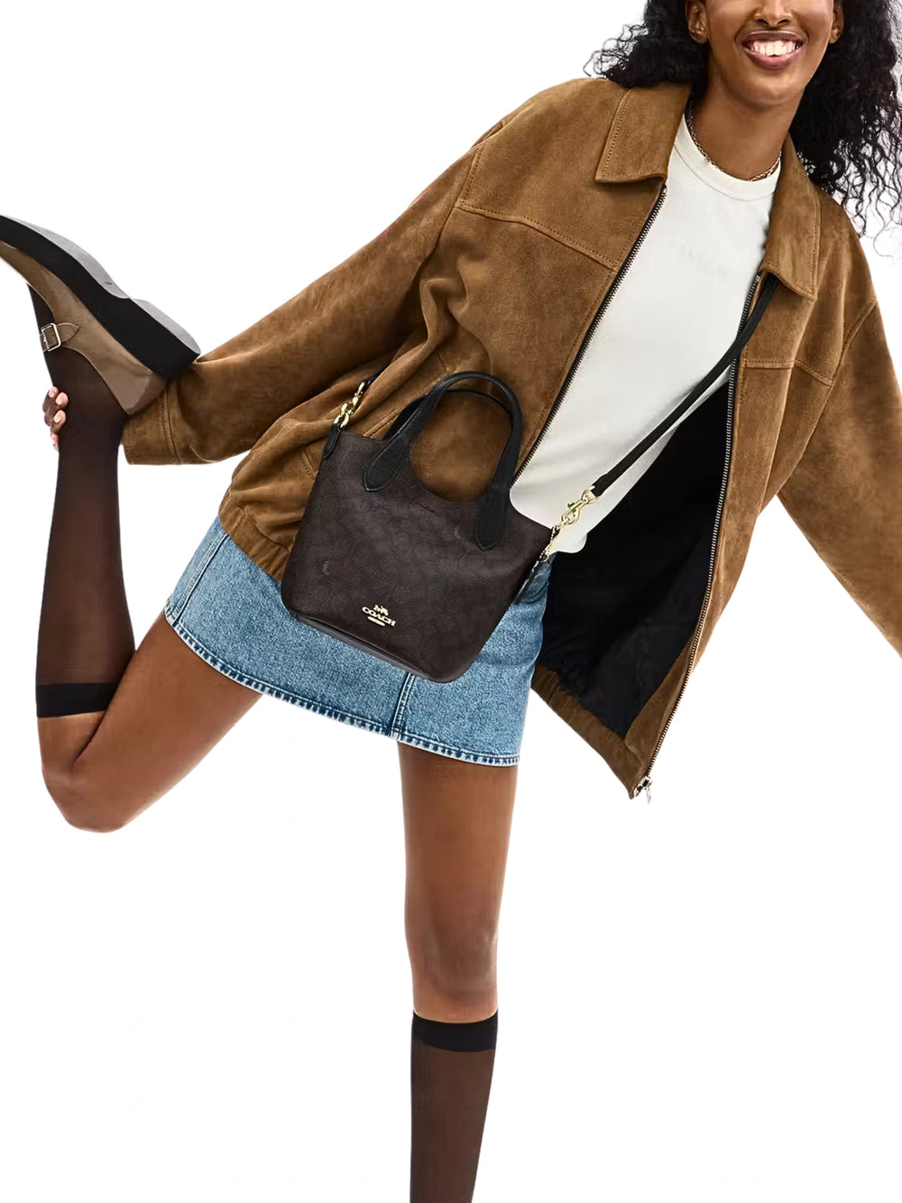 on-model-1-Coach-Hanna-Bucket-Bag-In-Signature-Canvas-Walnut-Black