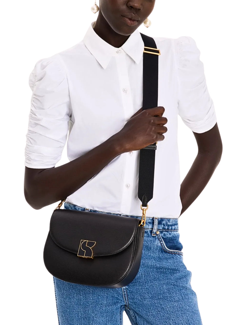 on-model-1-Kate-Spade-Dakota-Medium-Saddle-Bag-Black