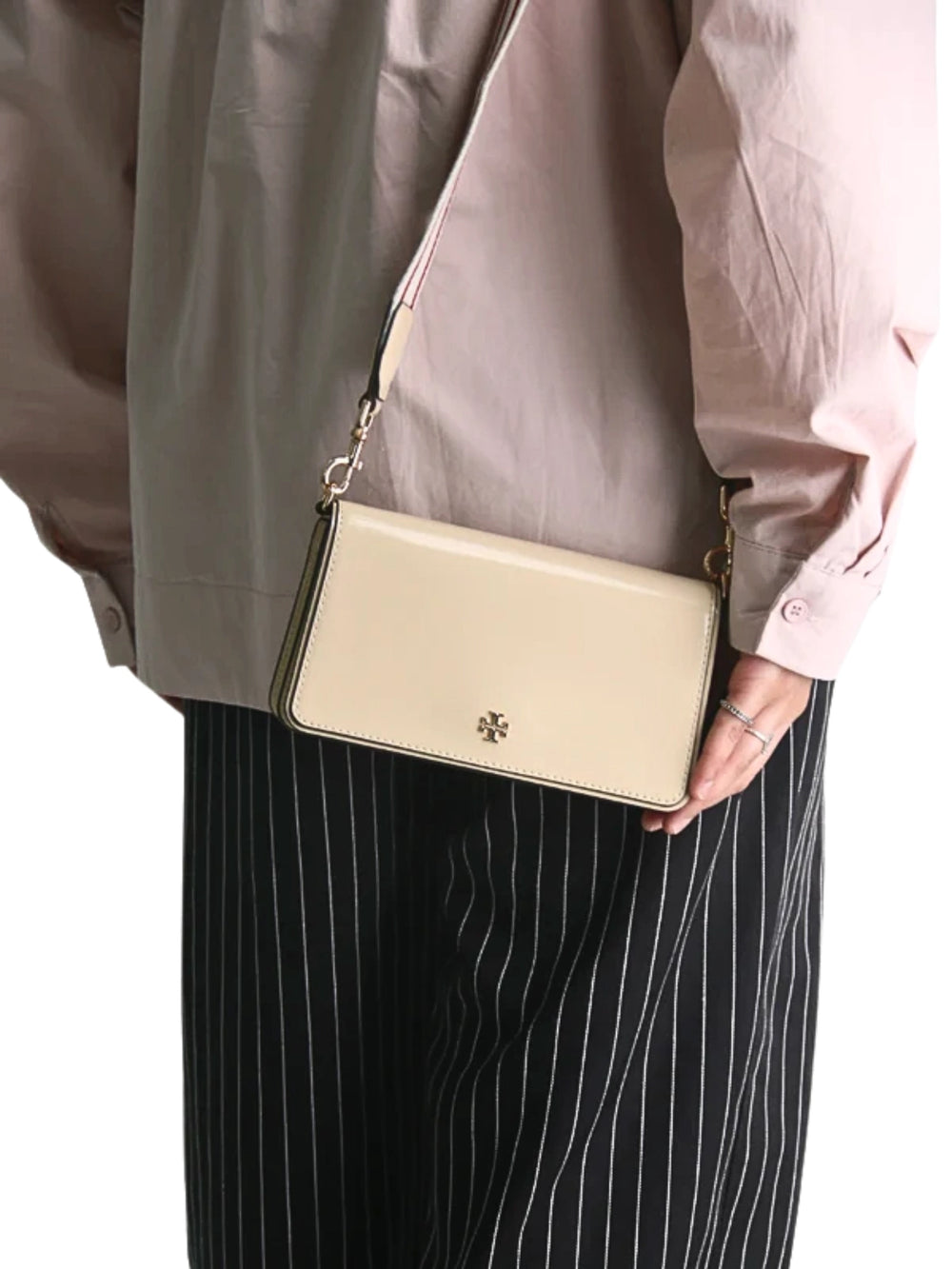on-model-1-Tory-Burch-Emerson-Patent-Mini-Crossbody-Bag-Soft-Serve