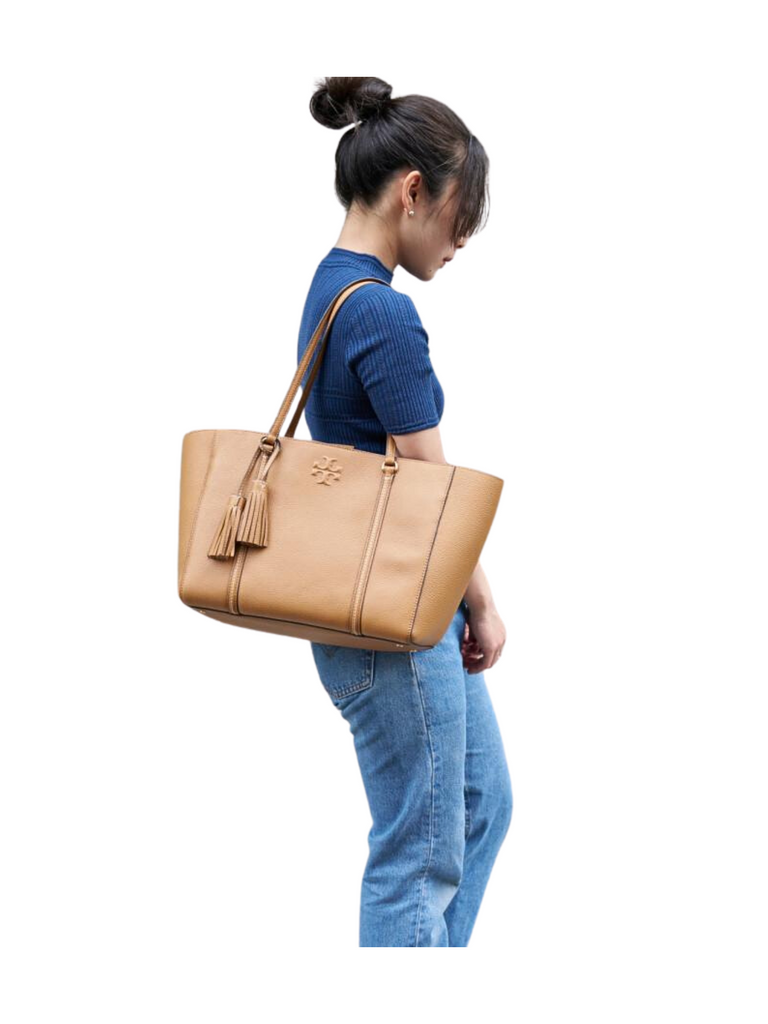 on-model-2-Tory-Burch-Thea-Tote-Bag-Tiramisu