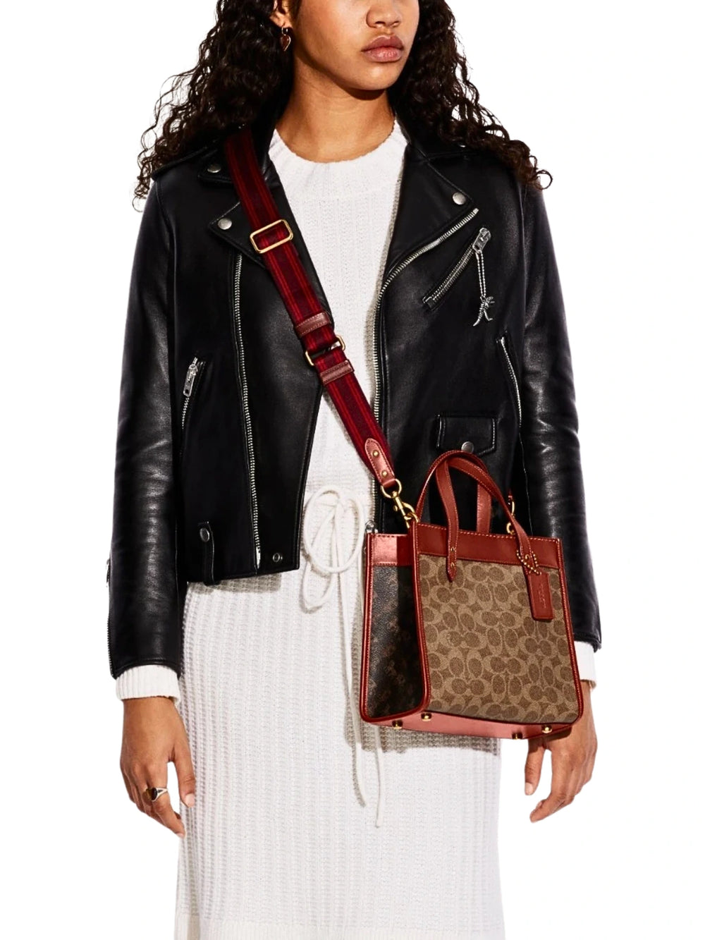 on-model-Coach-Field-Tote-22-In-Signature-Canvas-With-Horse-And-Carriage-Print-Tan-Truffle