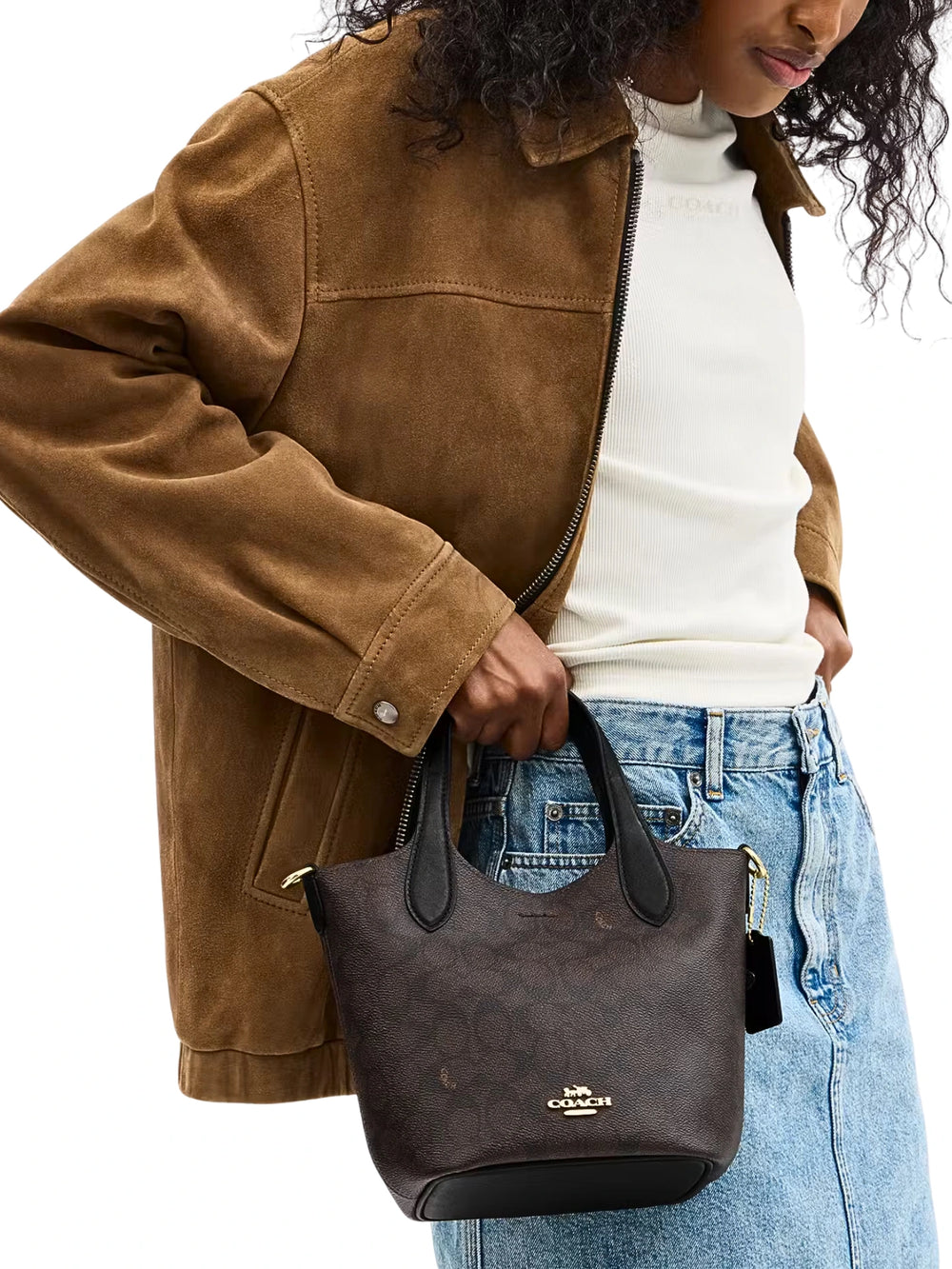 on-model-Coach-Hanna-Bucket-Bag-In-Signature-Canvas-Walnut-Black