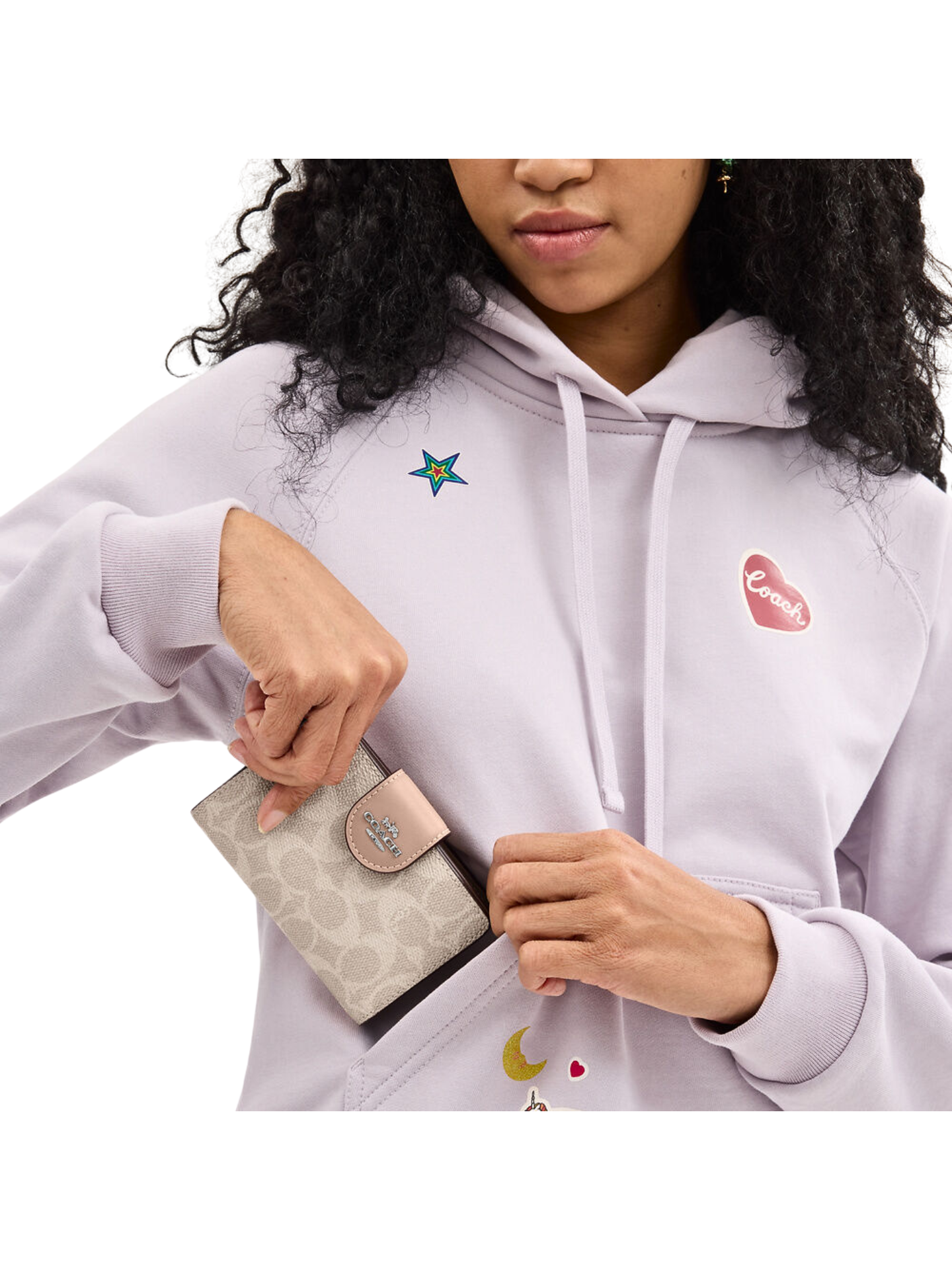 on-model-Coach-Medium-Corner-Zip-Wallet-In-Signature-Canvas-Sand-Taupe