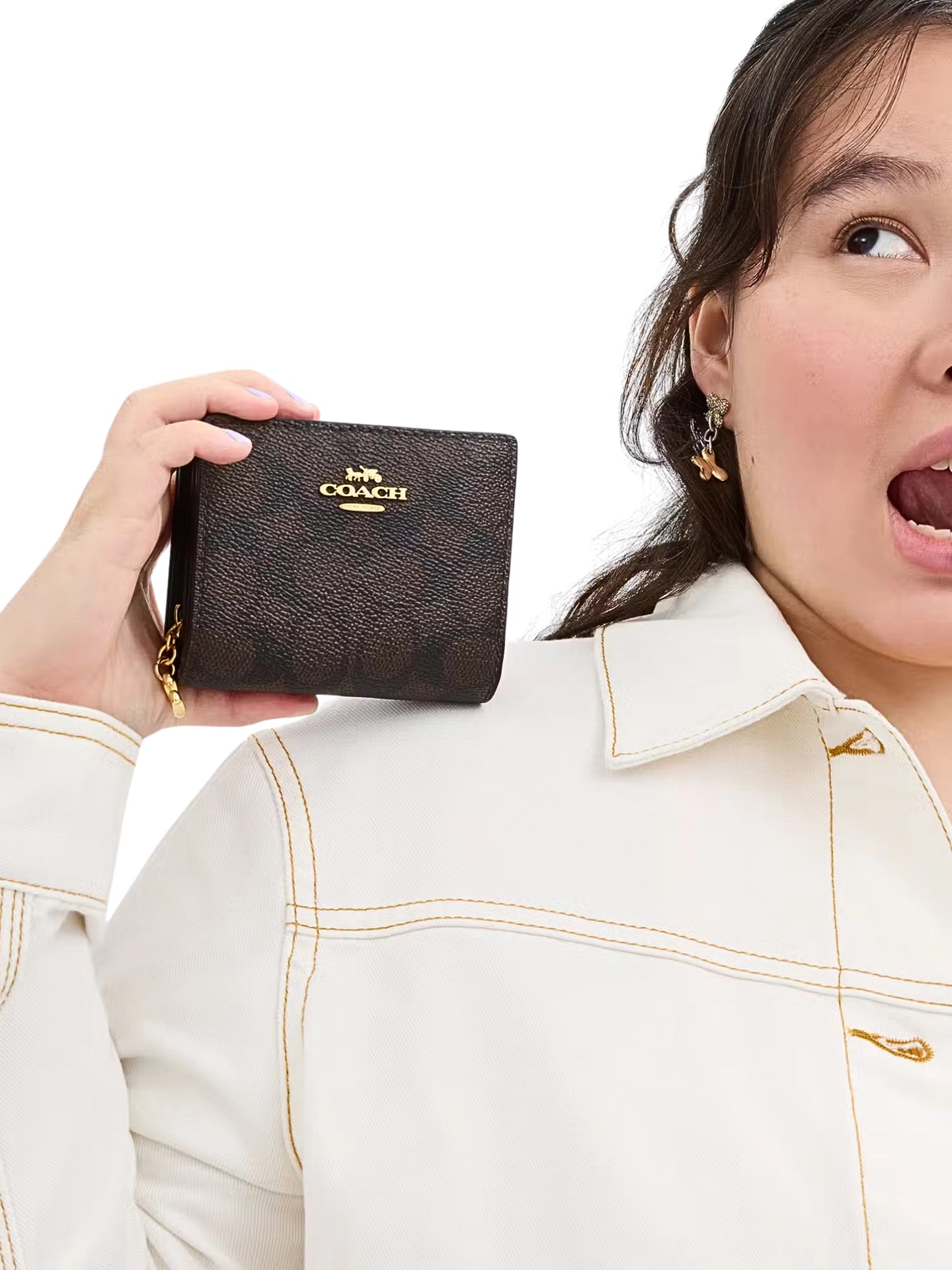 on-model-Coach-Snap-Wallet-In-Signature-Canvas-Walnut-Black