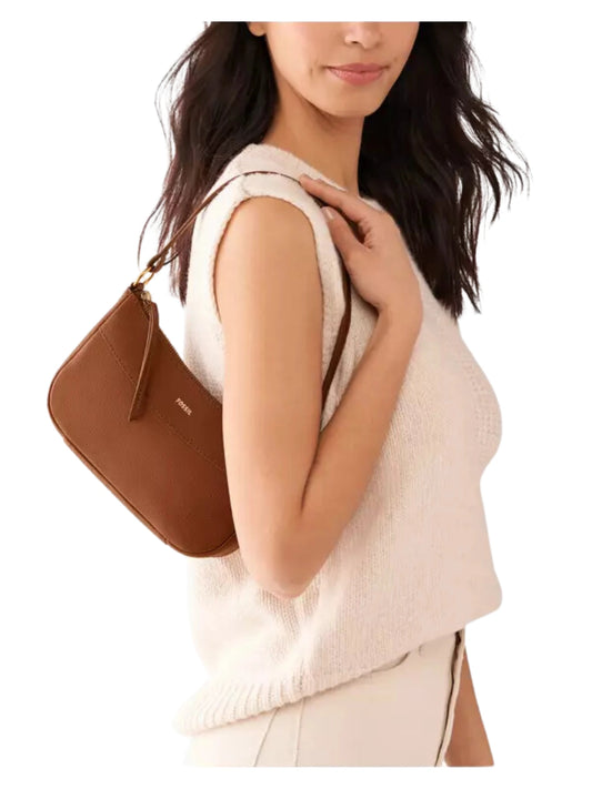 on-model-Fossil-Skylar-Leather-Baguette-Brown