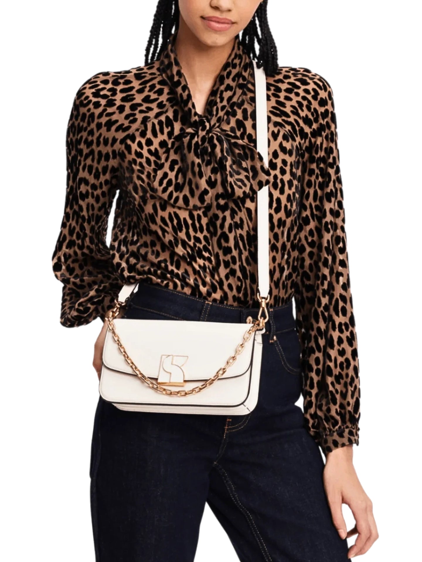 on-model-Kate-Spade-Dakota-Small-Crossbody-Cream