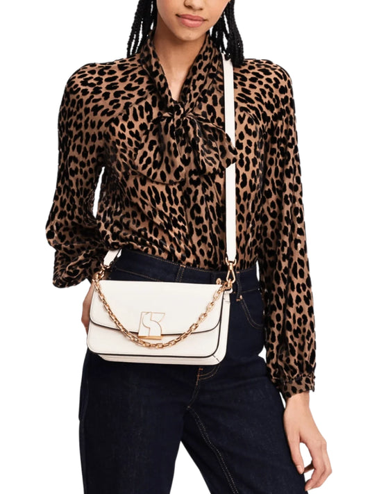 on-model-Kate-Spade-Dakota-Small-Crossbody-Cream