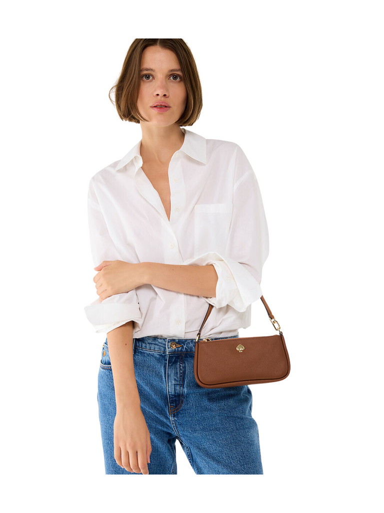 on-model-Kate-Spade-Kayla-Pebbled-Leather-Convertible-Wristlet-Brown