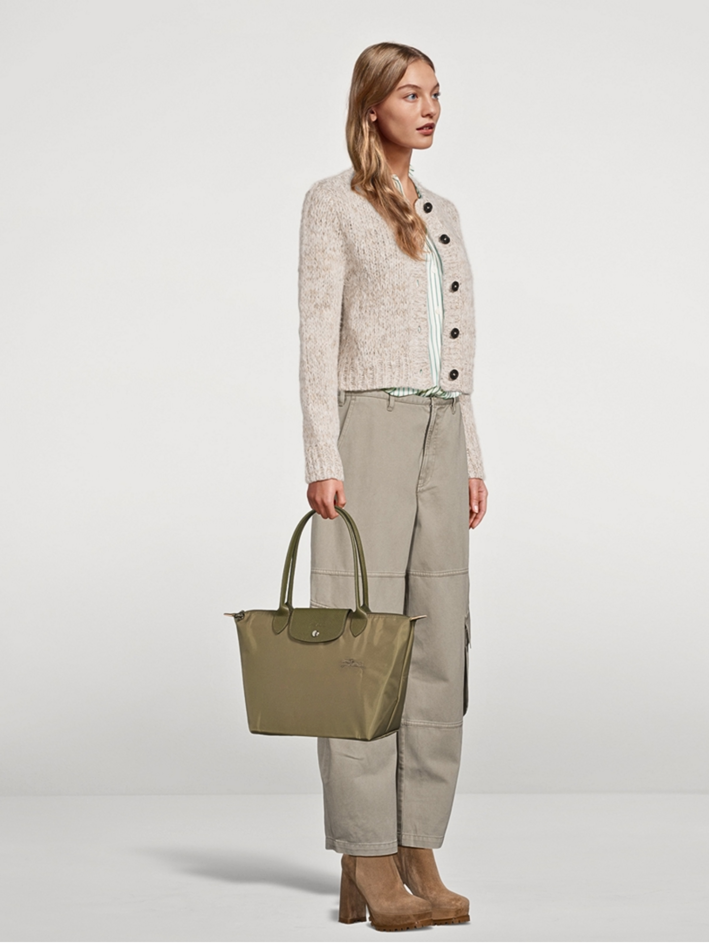 on-model-Longchamp-Le-Pliage-Green-Medium-Shoulder-Bag-Artichoke