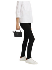 on-model-Longchamp-Le-Pliage-Green-Pouch-With-Handle-Black_57c46938-519f-4519-85ce-c33c1ef53b43