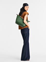 on-model-Longchamp-Le-Pliage-Original-Medium-Shoulder-Bag-British-Green