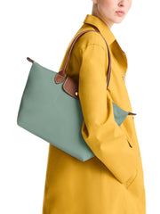 on-model-Longchamp-Le-Pliage-Original-Medium-Shoulder-Bag-Celadon