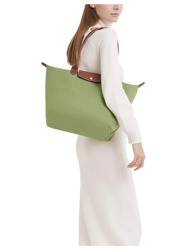 on-model-Longchamp-Le-Pliage-Original-Small-Shoulder-Bag-Lichen
