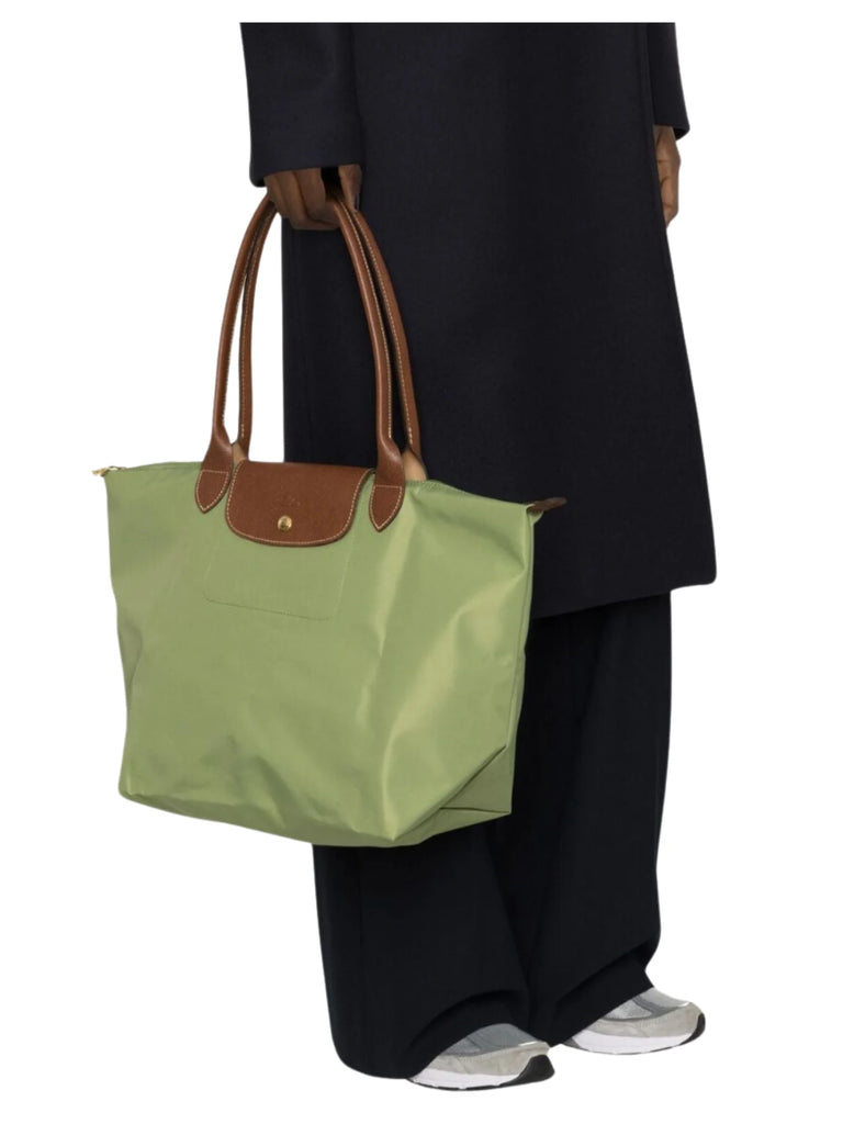 on-model-Longchamp-le-Pliage-Original-Large-Shoulder-Bag-Lichen