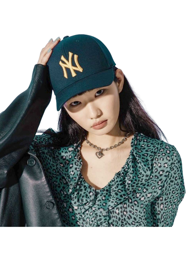 on-model-MLB-Cap-Black-NY-Logo-Gold