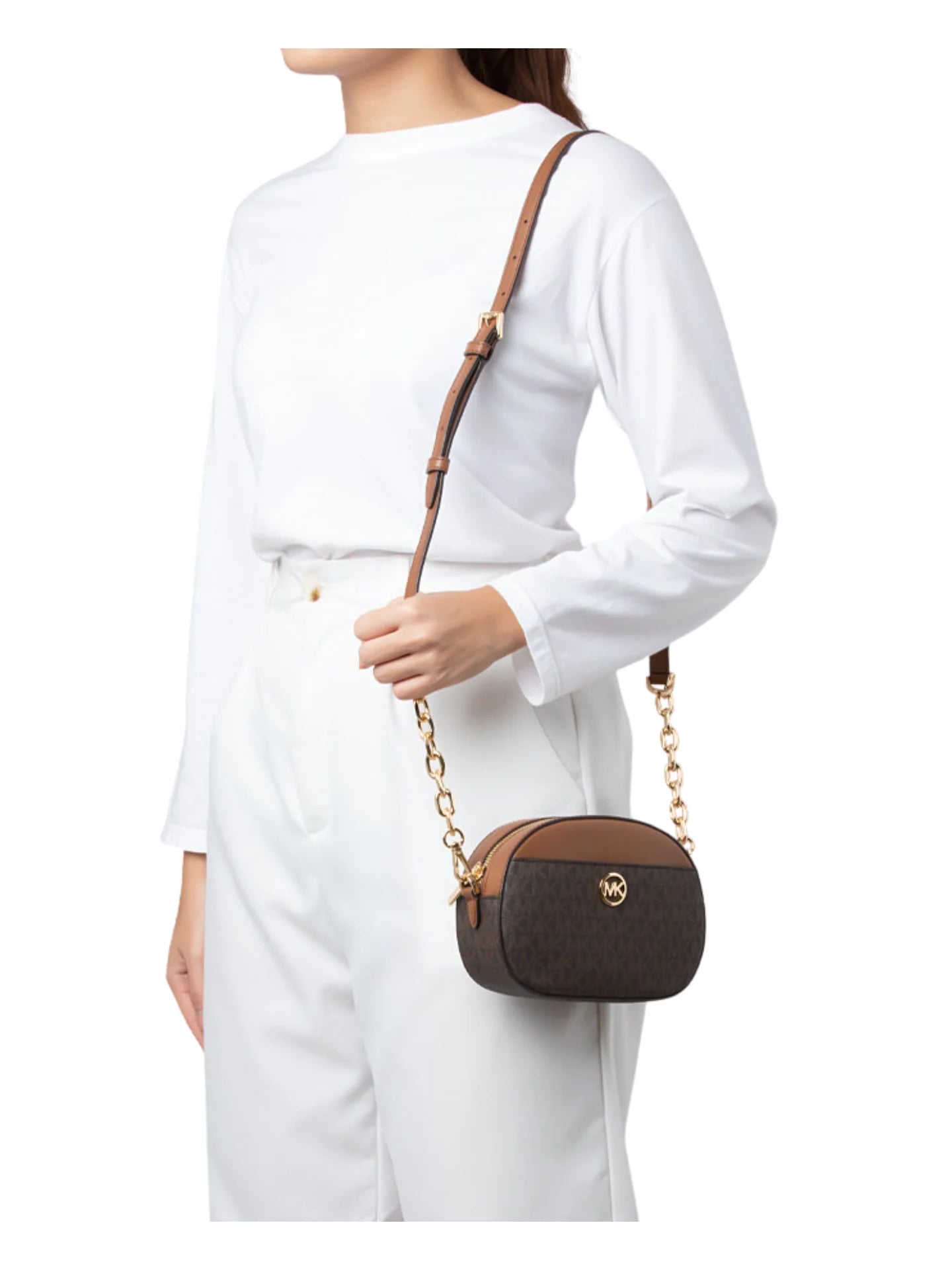 on-model-Michael-Kors-Jet-Set-Glam-Small-Front-Pocket-Oval-Crossody-Bag-BrownWEBP