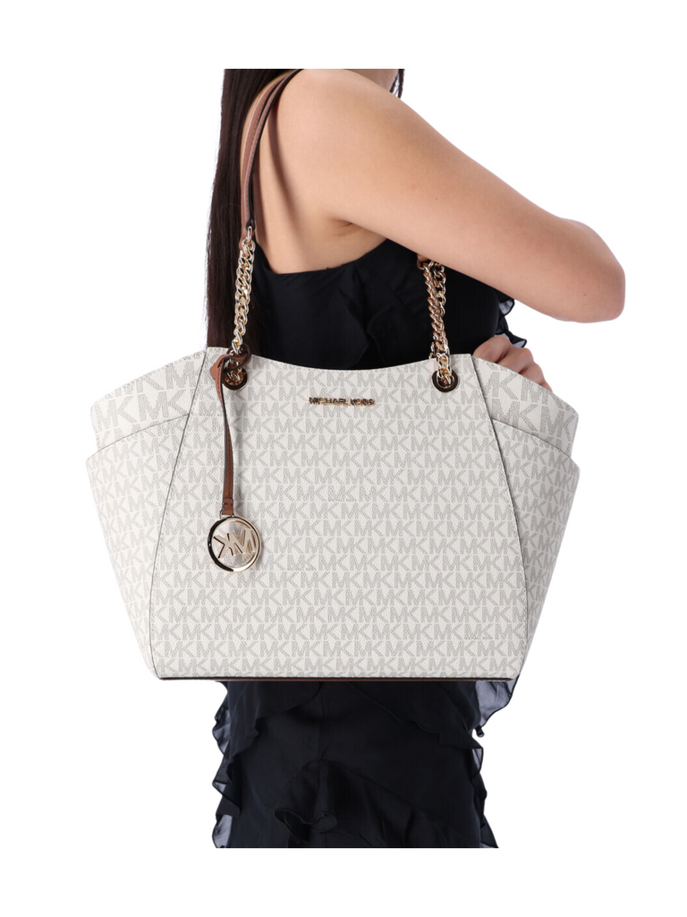 on-model-Michael-Kors-Jet-Set-Travel-Large-Chain-Shoulder-Tote-Bag-Vanilla