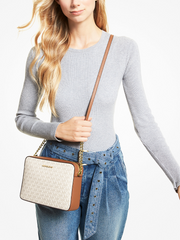 on-model-Michael -Kors- Jet- Set -Item- Large- Eastwest- Crossbody -Bag -Vanilla