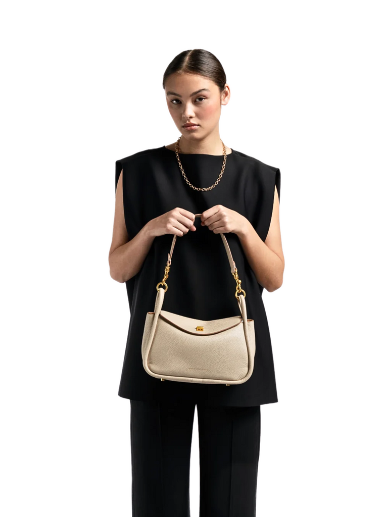 on-model-Smaak-Amsterdam-Cliff-Ladies-Bag-Limestone