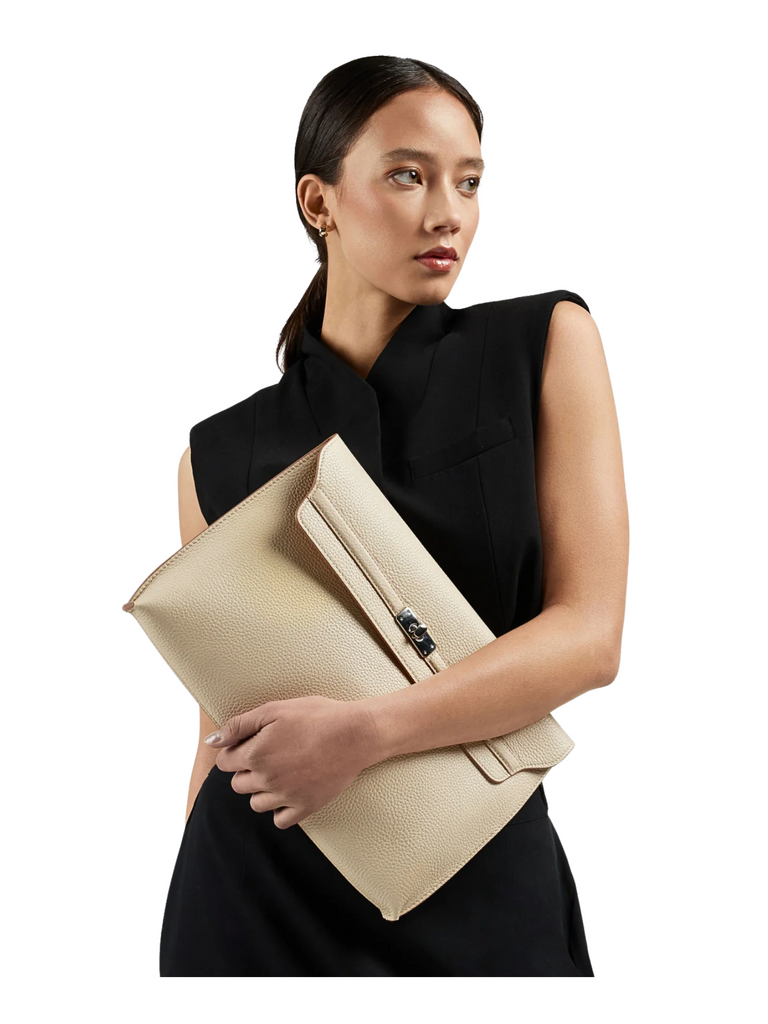 on-model-Smaak-Amsterdam-Cole-Limestone