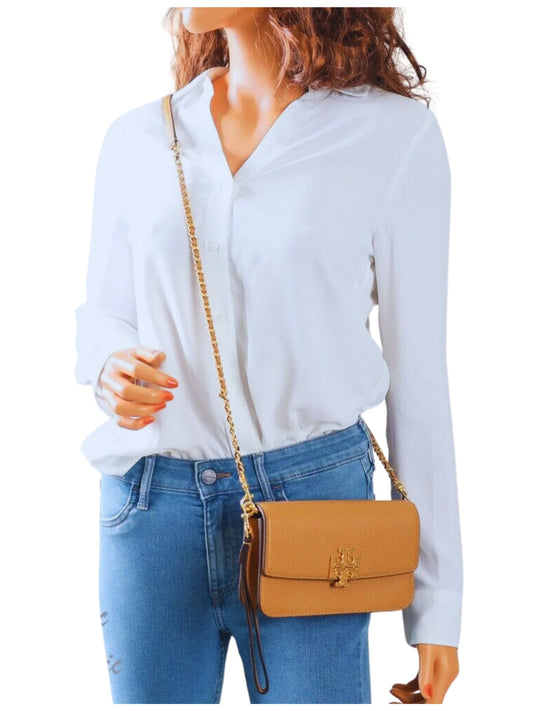 on-model-Tory-Burch-Britten-Leather-Chain-Wallet-With-Wristlet-Crossbody-Tiramisu