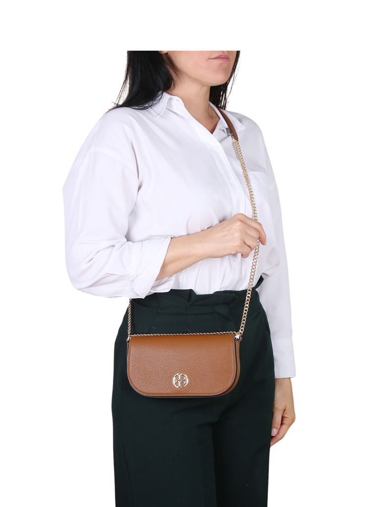 on-model-Tory-Burch-Chelsea-Pebbled-Crossbody-Bag-Cortado