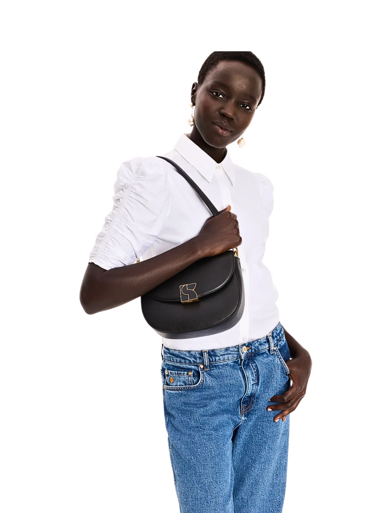 on-model-shoulder-Kate-Spade-Dakota-Medium-Saddle-Bag-Black