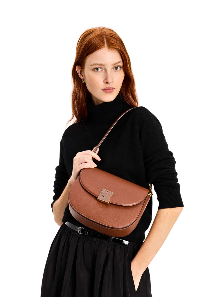 on-model-shoulder-Kate-Spade-Dakota-Medium-Saddle-Bag-Desert