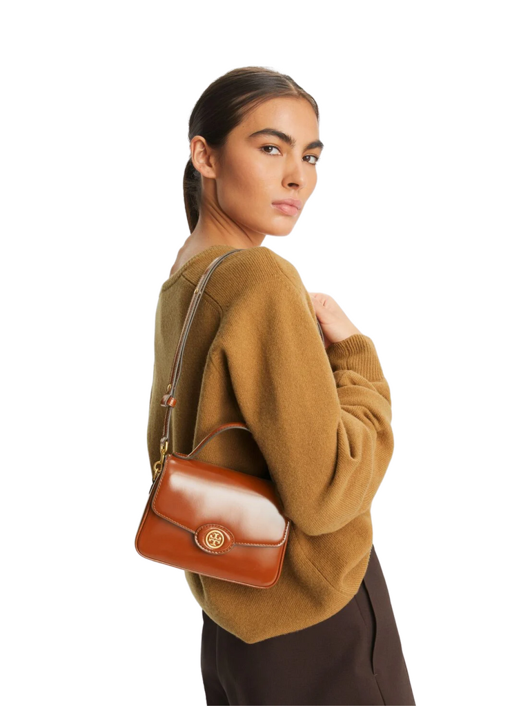 on-model-shoulder-Tory-Burch-Robinson-Spazzolato-Small-Top-handle-Bag-Dark-Sienna