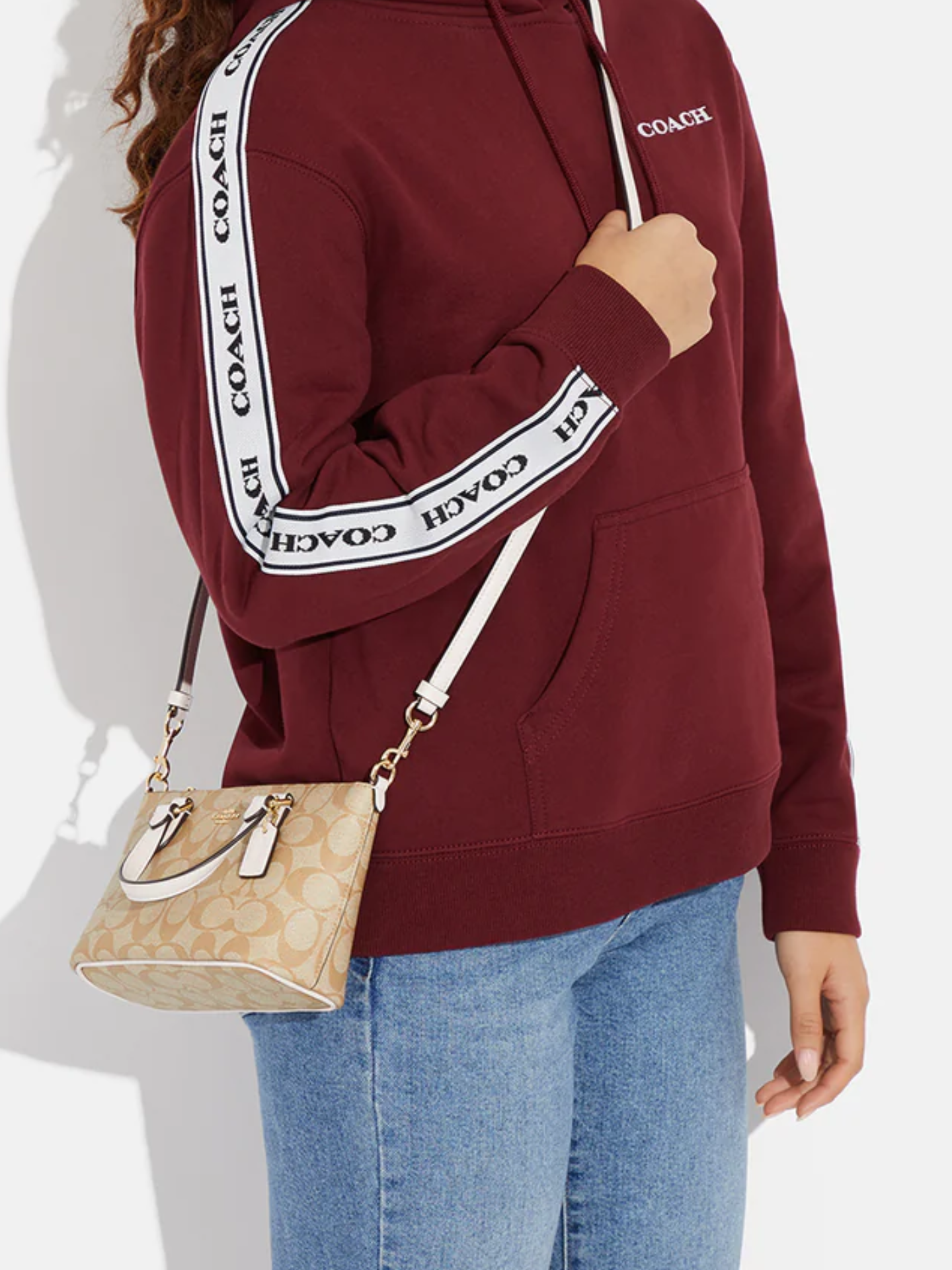 on-model2-Coach-Gallery-Mini-crossbody-signature-canvas-light-khaki-chalk