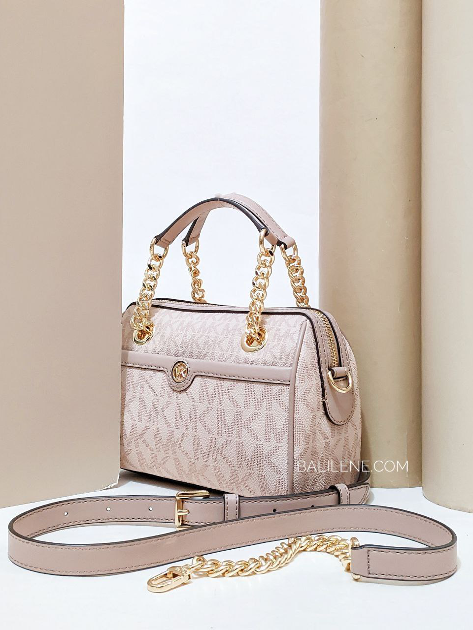 on-produk-Michael-Kors-Blaire-Extra-Small-Logo-Duffle-Crossbody-Bag-Ballet