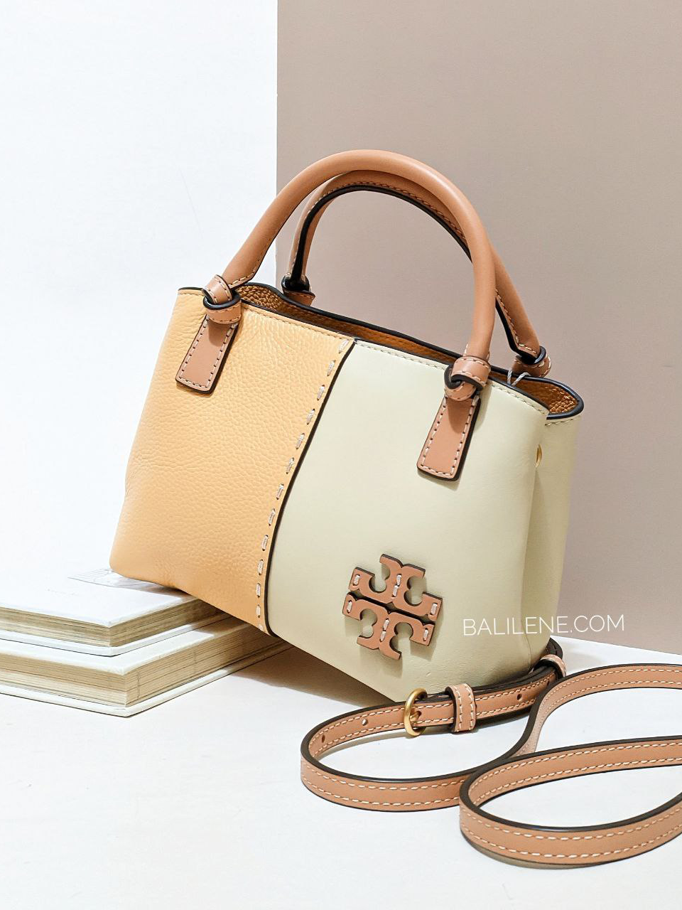 on-produk-Tory-Burch-McGraw-Mini-Color-Block-Jackfruit-Yellow-Cream-White