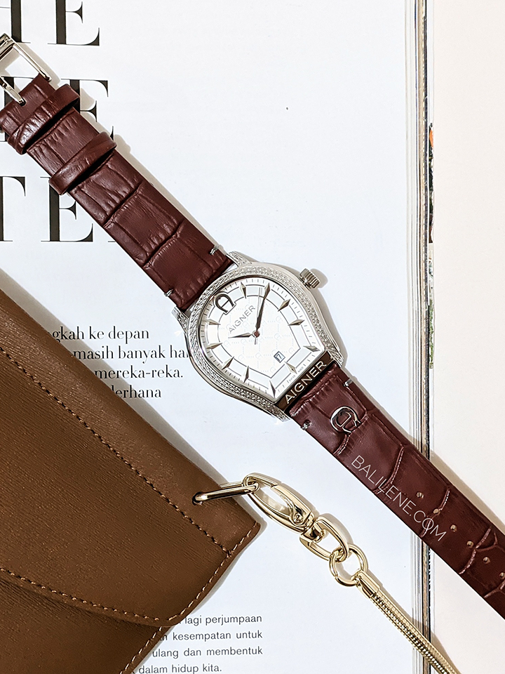 Aigner Bergamo A137102 White Dial Leather Strap Watch