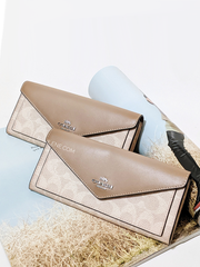 Coach-31547-Soft-Wallet-In-Colorblock-Signature-Canvas-Sand-Taupe-Balilene-detail-depan