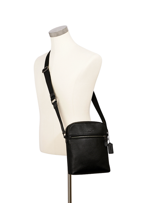 Coach-4011-Houston-Flight-Bag-Gunmetal-Black-Balilene-onmodel