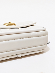 Coach-4870-Madison-Shoulder-Bag-16-With-Quilting-Chalk-Balilene-detail-bawah