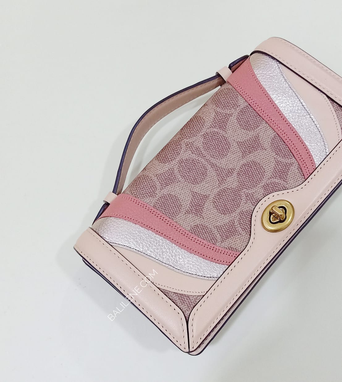 Coach-71483-Riley-Chain-Clutch-Sig-With-Wave-Patchwork-detail-dalam