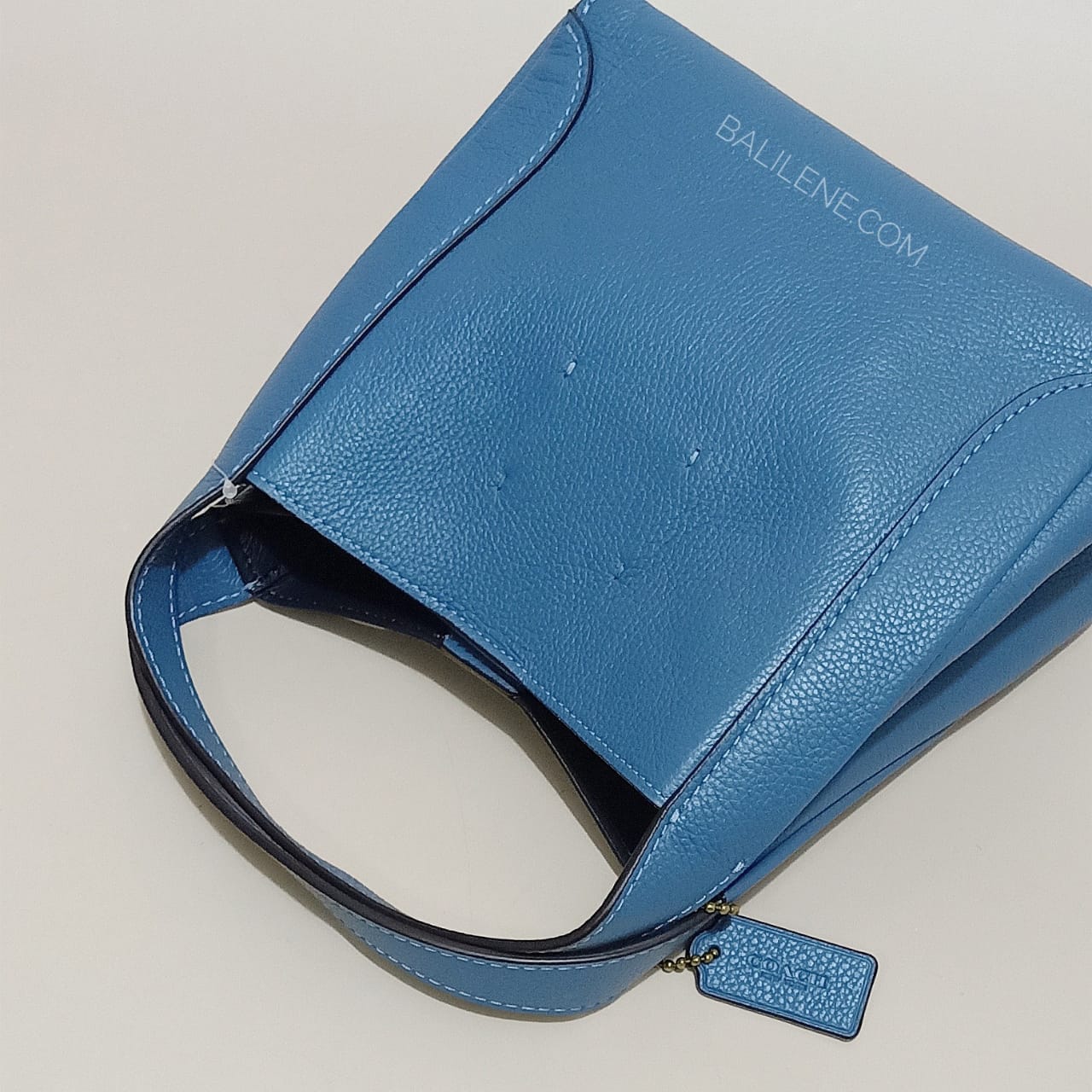 Coach-78800-Hadley-21-Pabbled-Leather-Lake-belakang