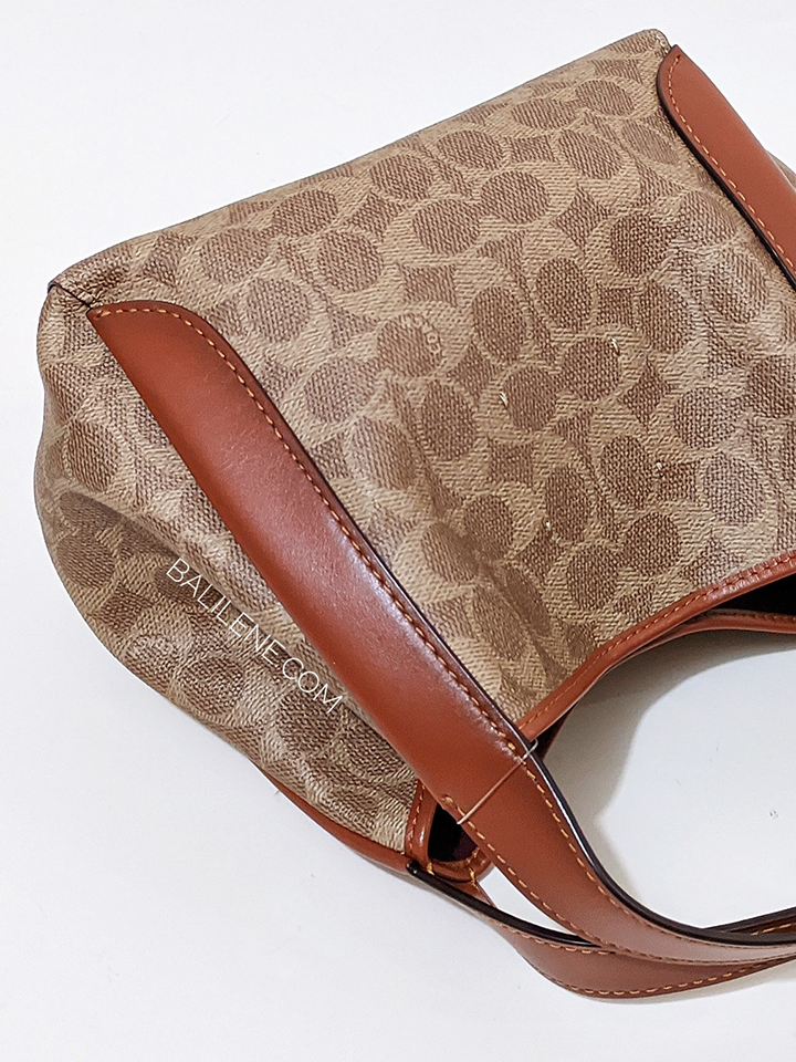    Coach-79251-Hadley-Hobo-21-In-Signature-Canvas-Tan-Rust-Balilene-detail-belakang
